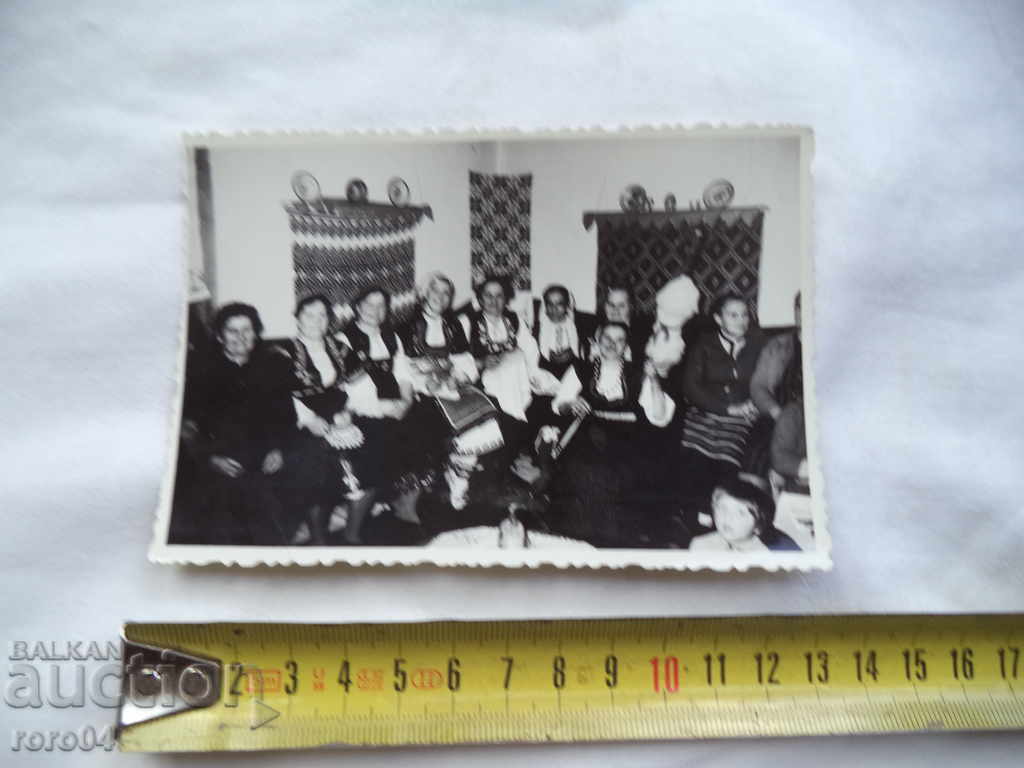 SAMOKOV MOMS / GRANDMOTHERS IN NOS with price 8.99 BGN | € 4.60 SAMOKOV MOMS / GRANDMOTHERS IN NOS with price 8.99 BGN | € 4.60