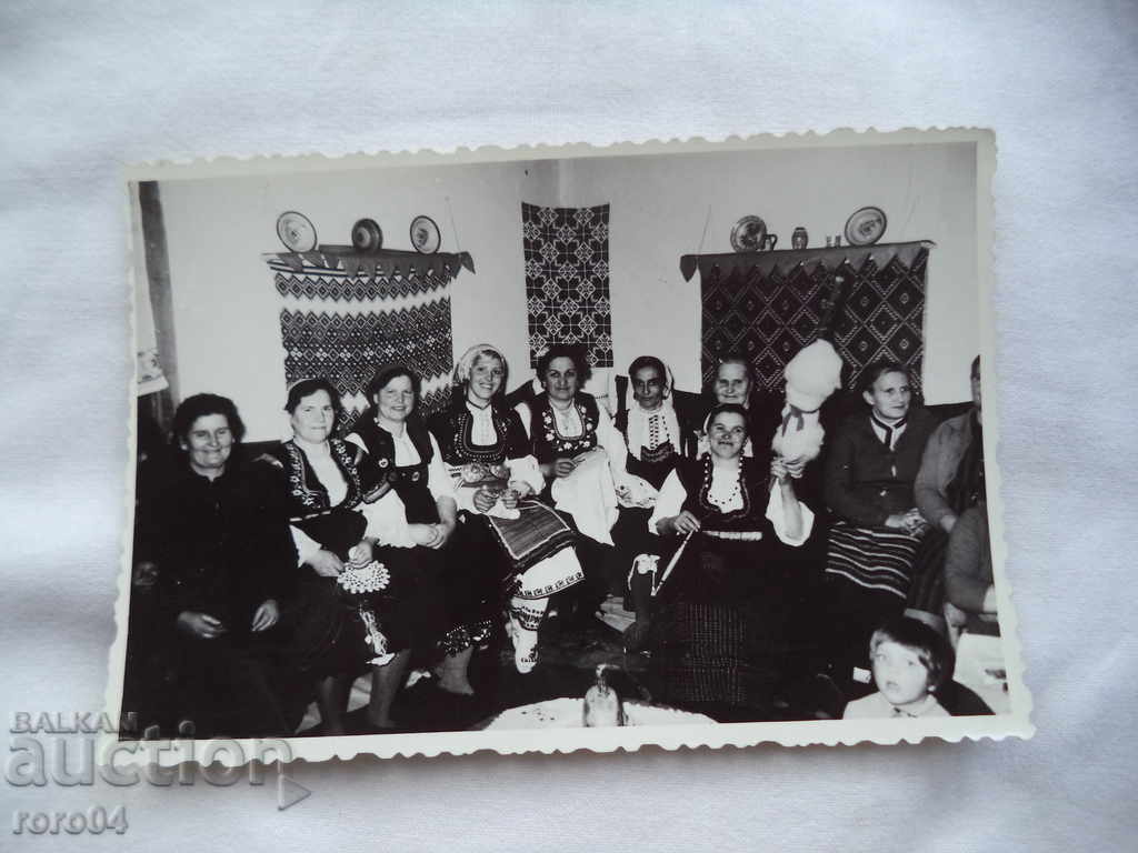 SAMOKOV MAMS / GRANDMOTHERS IN NOS SAMOKOV MAMS / GRANDMOTHERS IN NOS