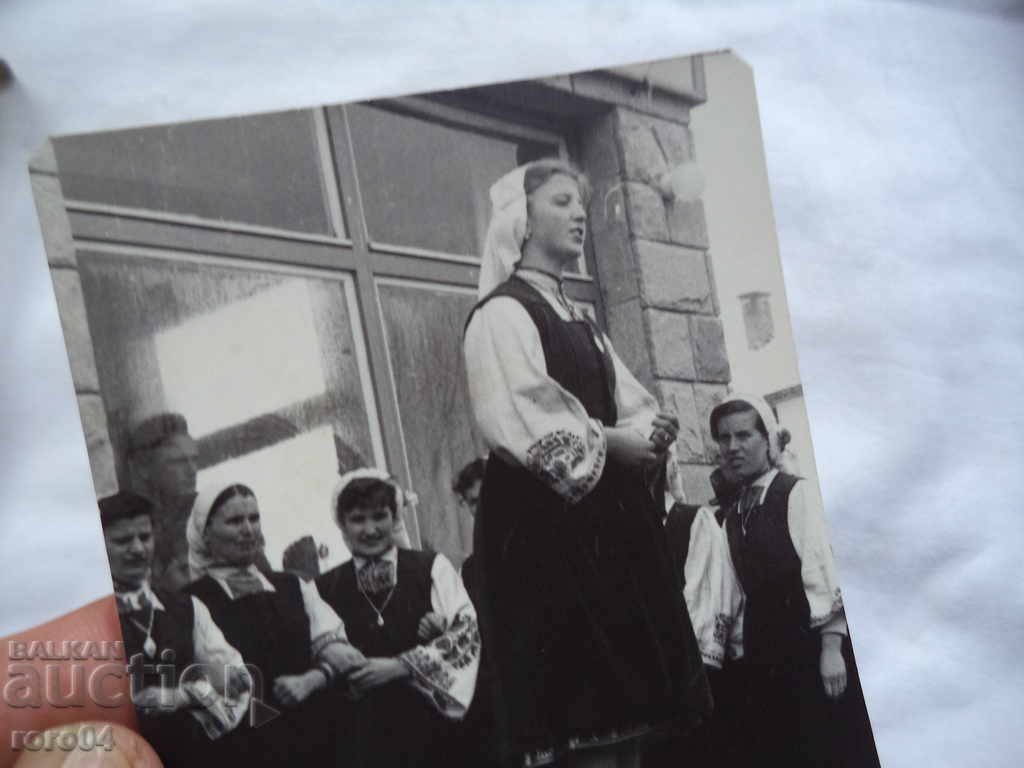 SINGER ELENA KRASTEVA - SAMOKOV COSTUME - SHAVE - 5 SINGER ELENA KRASTEVA - SAMOKOV COSTUME - SHAVE - 5