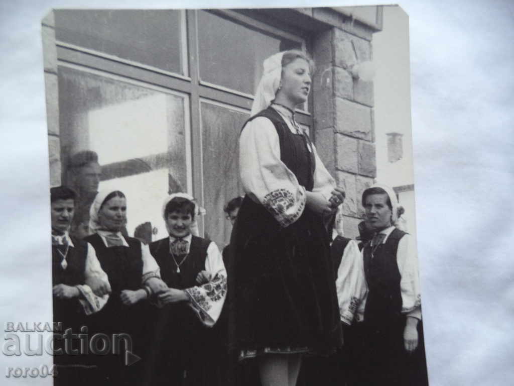 SINGER ELENA KRASTEVA - SAMOKOV COSTUME - SHAVE - 6 SINGER ELENA KRASTEVA - SAMOKOV COSTUME - SHAVE - 6