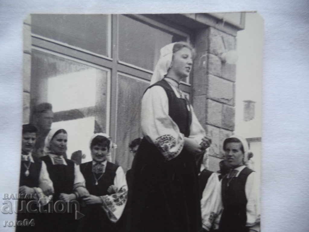 SINGER ELENA KRASTEVA - SAMOKOV COSTUME - SHAVE - 7 SINGER ELENA KRASTEVA - SAMOKOV COSTUME - SHAVE - 7