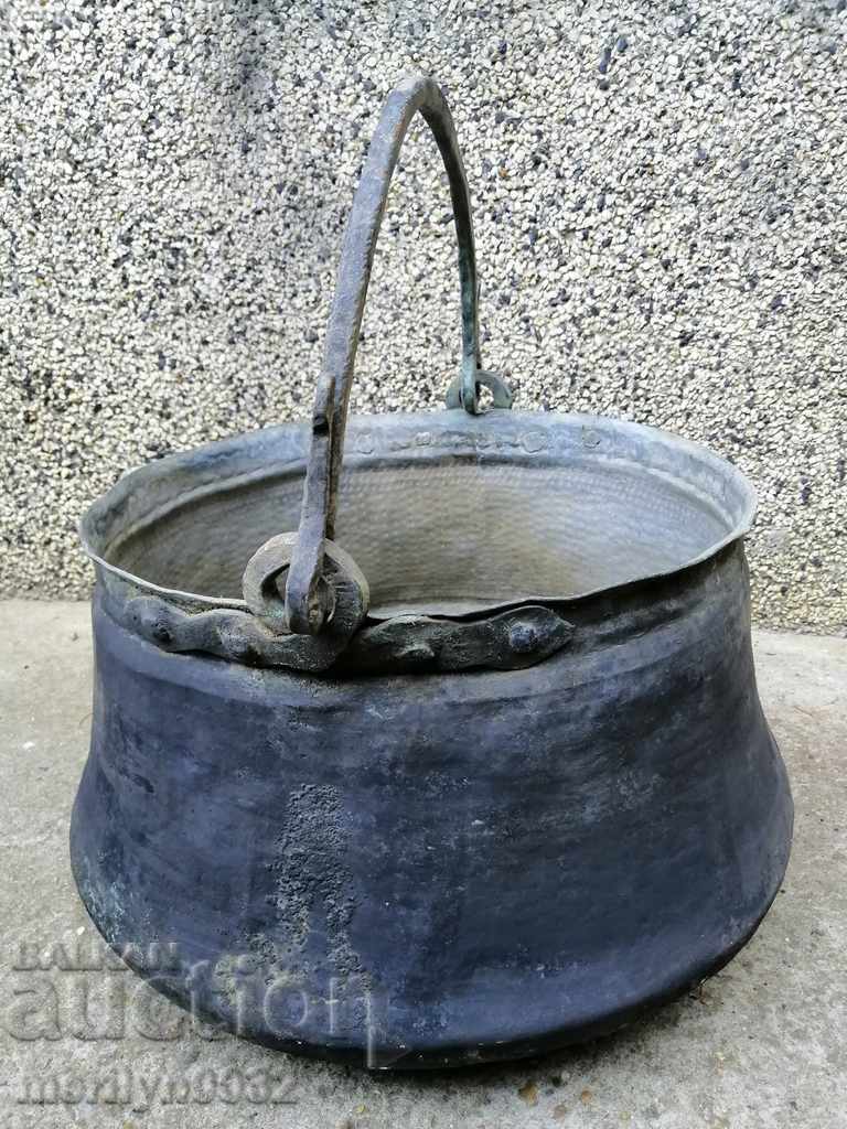 Delivery of Old harania, copper vessel, large cauldron, copper, dustpan Delivery of Old harania, copper vessel, large cauldron, copper, dustpan