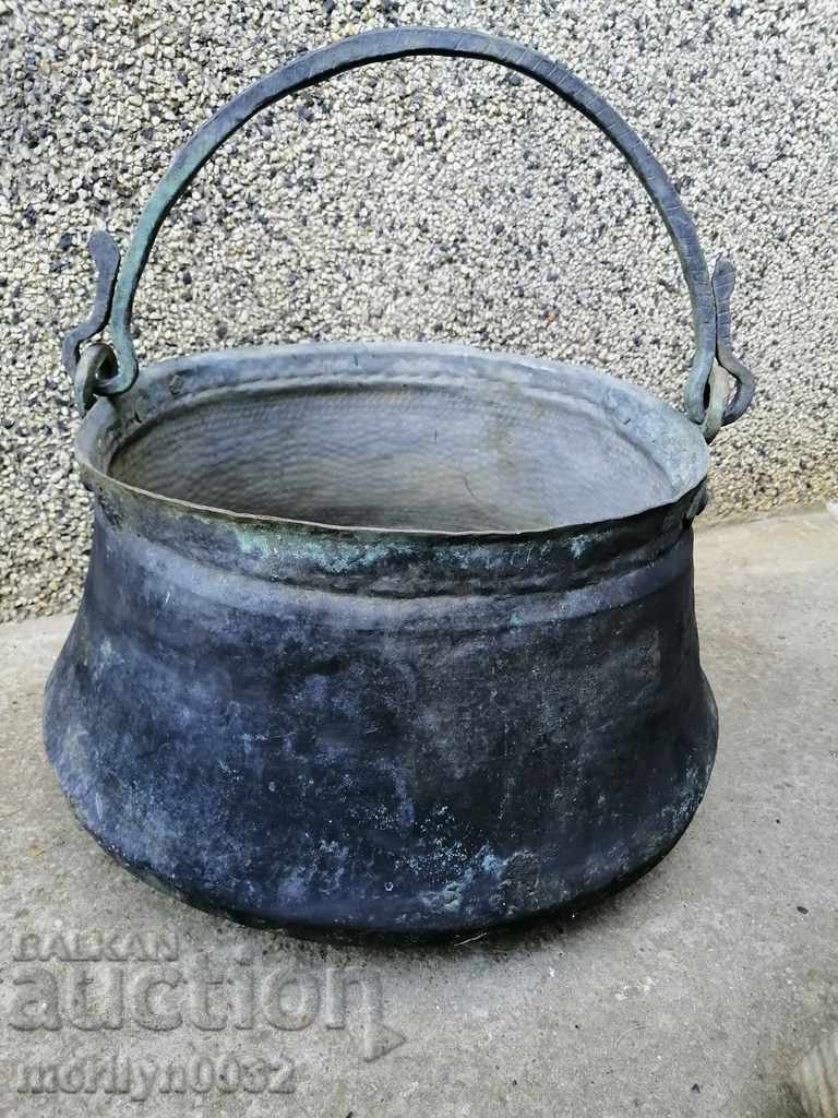 Old harania, copper vessel, large cauldron, copper, dustpan Old harania, copper vessel, large cauldron, copper, dustpan