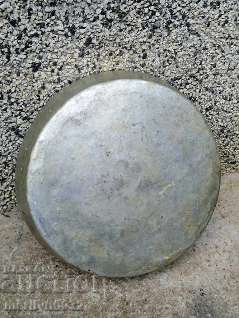 Auction Baked tray, copper pot, baker, sahane, honey, pan, tass Auction Baked tray, copper pot, baker, sahane, honey, pan, tass