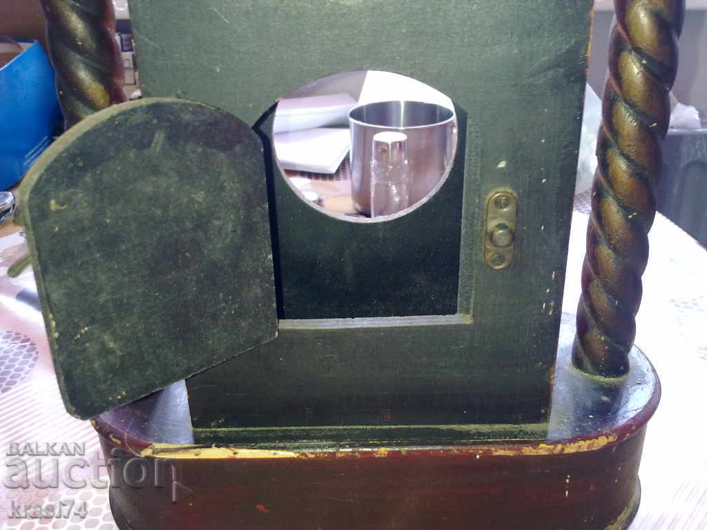 Delivery of Part of a fireplace clock Delivery of Part of a fireplace clock