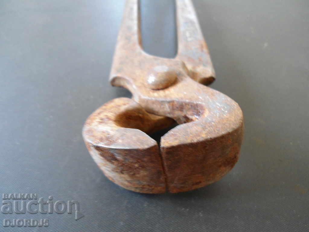 Delivery of Old pliers, marking, "BALKAN" Delivery of Old pliers, marking, "BALKAN"