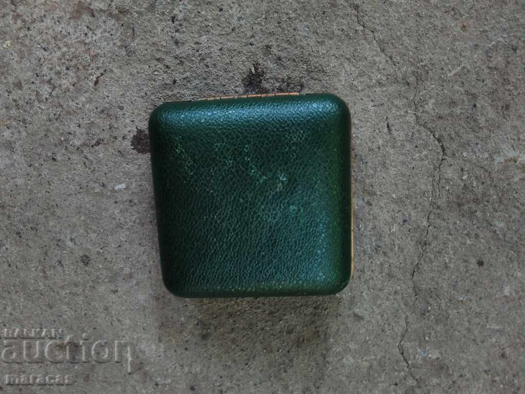 Auction A small alarm clock Auction A small alarm clock