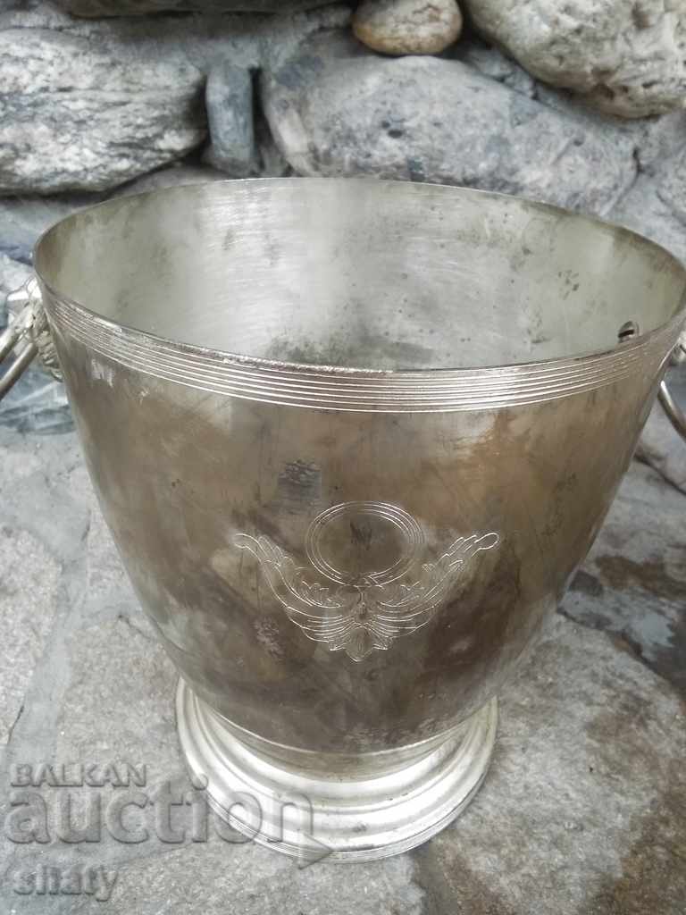 Delivery of Old silver-plated champagne. Delivery of Old silver-plated champagne.