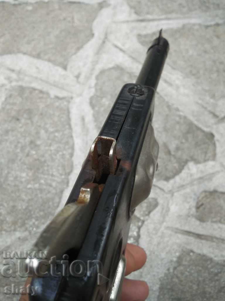 Auction Old metal pistol pistol. Auction Old metal pistol pistol.