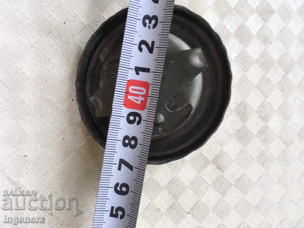 КАПАЧКА МЕТАЛ СТАРО ПРОИЗВОДСТВО с цена 2.20 €