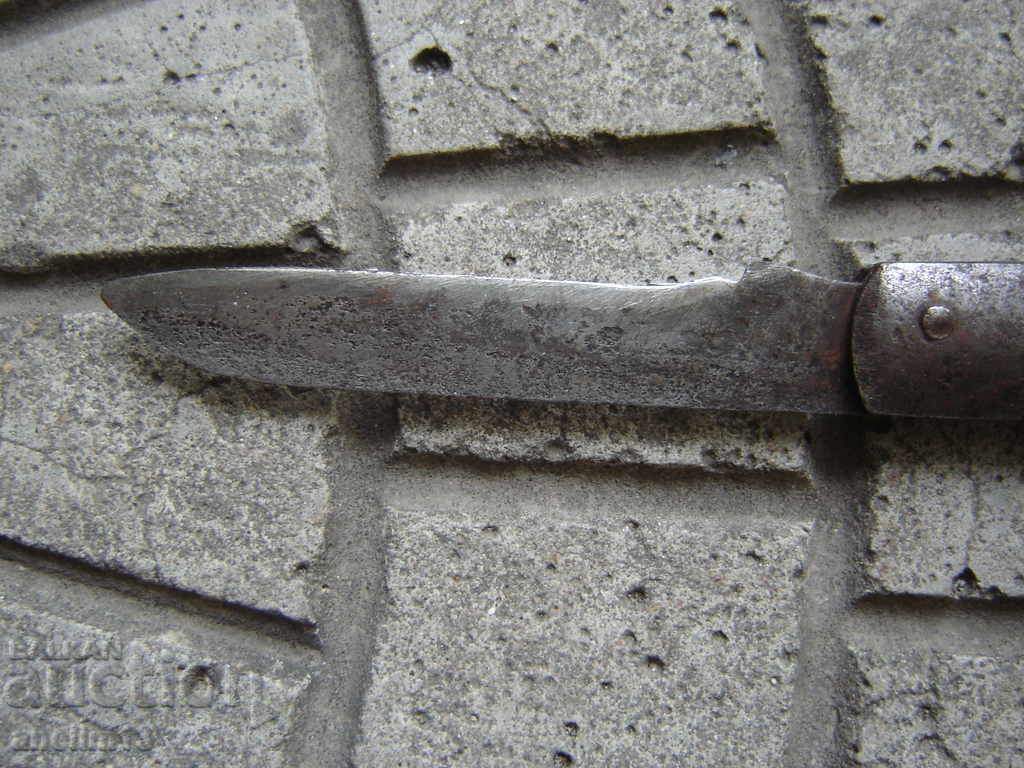 Delivery of AN OLD POCKET KNIFE Delivery of AN OLD POCKET KNIFE