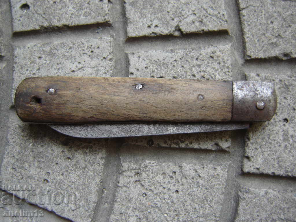 AN OLD POCKET KNIFE - 6 AN OLD POCKET KNIFE - 6