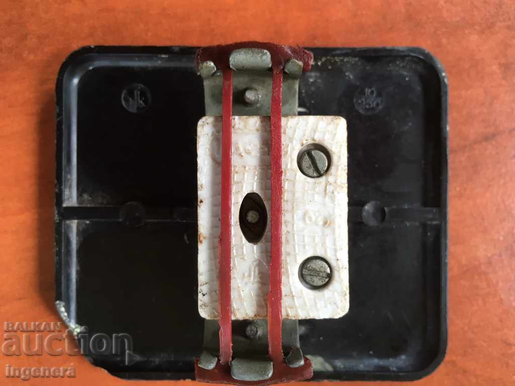 ELECTRIC KEY CONTACT SOCKET BAKELITE PORCELAIN with price 8.00 BGN | € 4.09 ELECTRIC KEY CONTACT SOCKET BAKELITE PORCELAIN with price 8.00 BGN | € 4.09