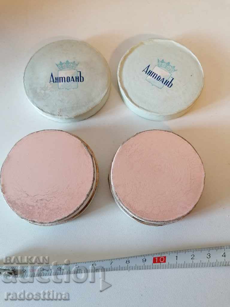 Pulbere de lux Antoine 2 buc. nefolosit cu preț 70.00 BGN | € 35.79 Pulbere de lux Antoine 2 buc. nefolosit cu preț 70.00 BGN | € 35.79