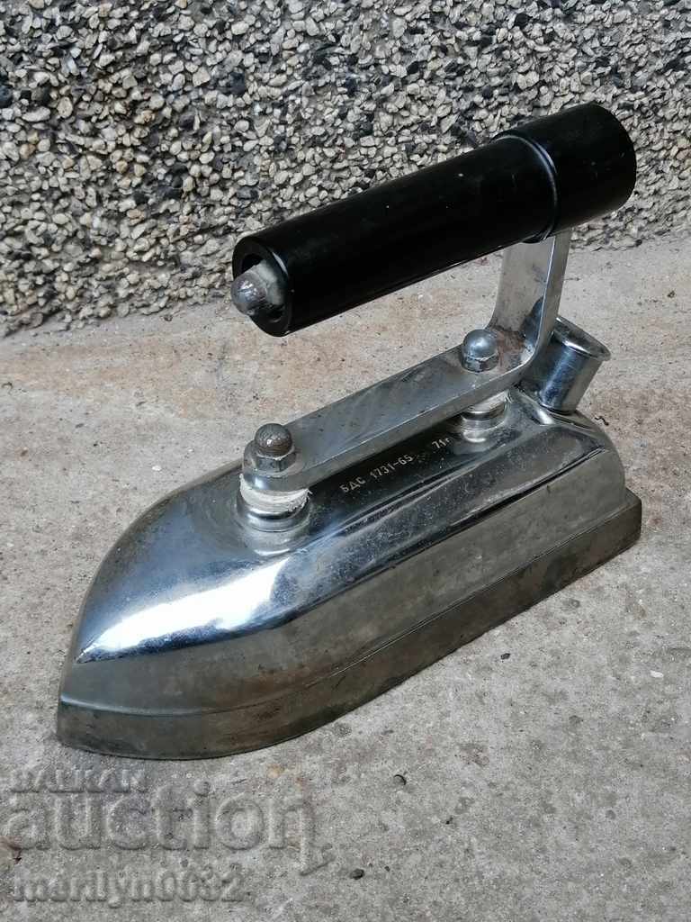 Old electric iron with price 67.00 BGN | € 34.26 Old electric iron with price 67.00 BGN | € 34.26