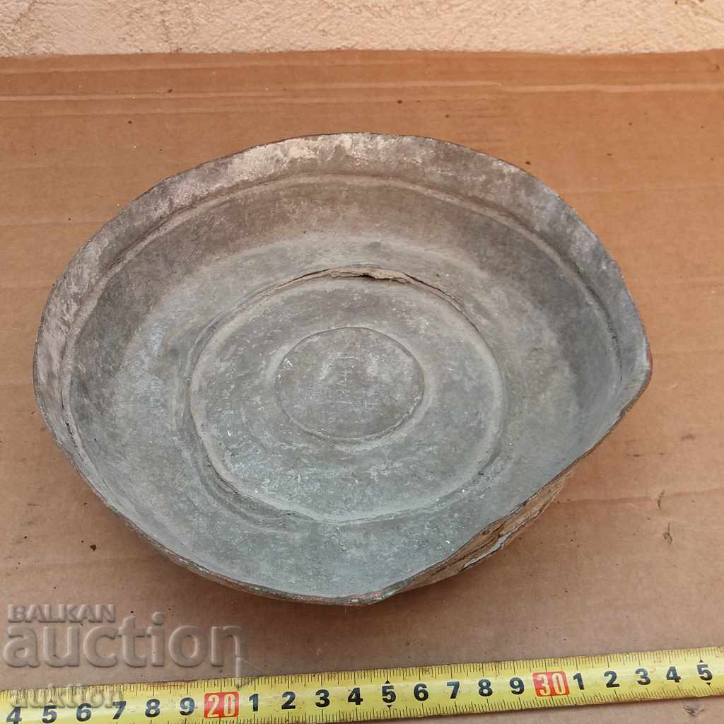 OLD MASSIVE FORGED COPPER BOWL with price 7.99 BGN | € 4.09