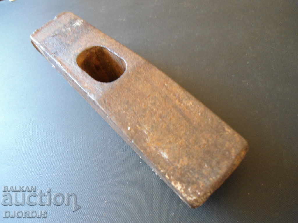 Auction An old hammer Auction An old hammer