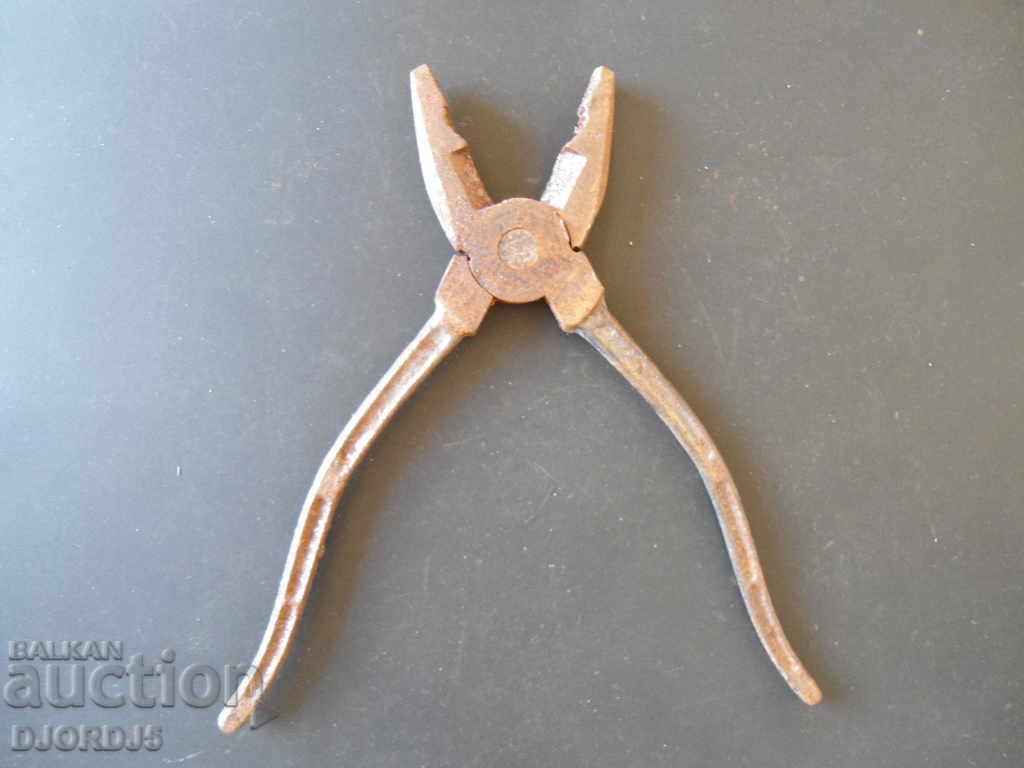 Old pliers with price 2.00 BGN | € 1.02