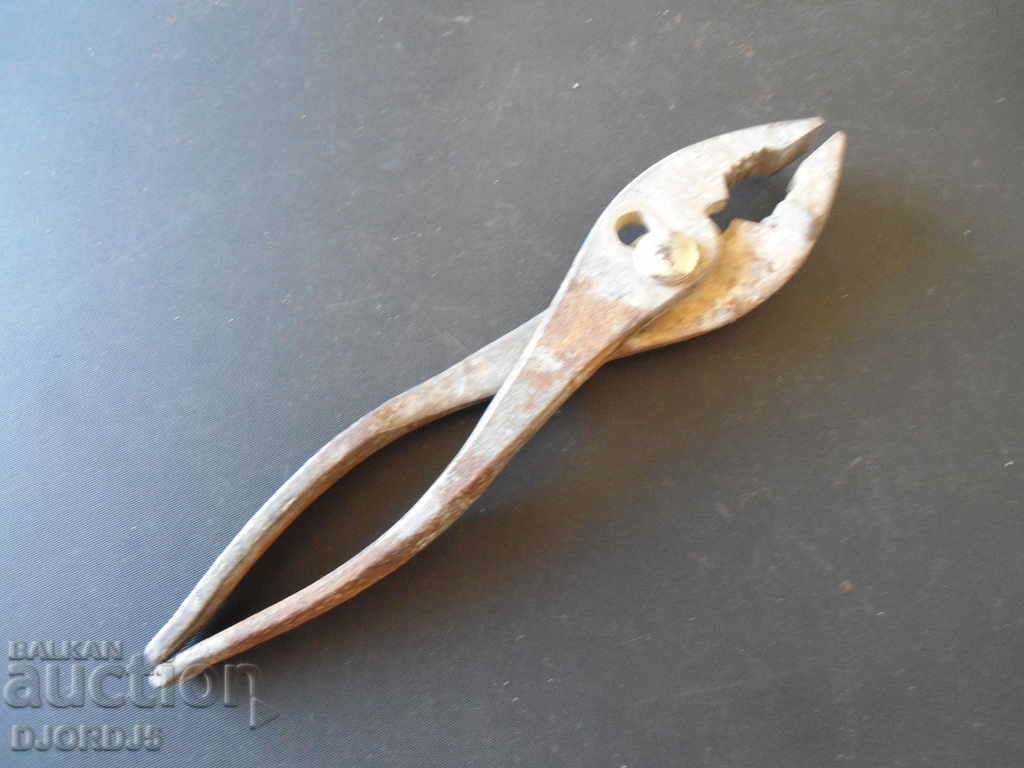 Auction Old pliers Auction Old pliers