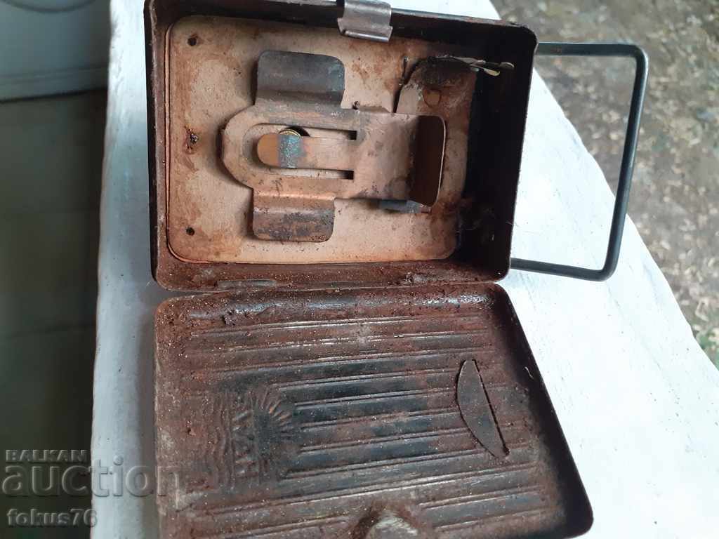 Delivery of OLD GERMAN FLASHLIGHT WITH MAGNIFIER HAWE LAMP WW2 WERMACHT Delivery of OLD GERMAN FLASHLIGHT WITH MAGNIFIER HAWE LAMP WW2 WERMACHT