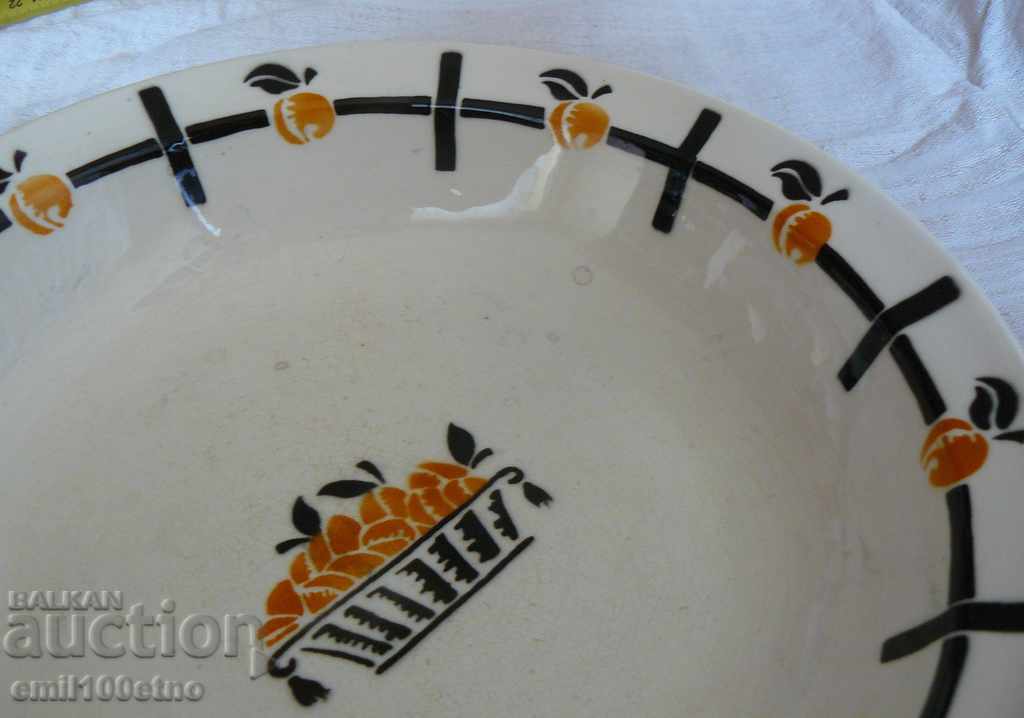 O farfurie frantuzeasca foarte veche cu decor timbrat cu preț 15.00 BGN | € 7.67