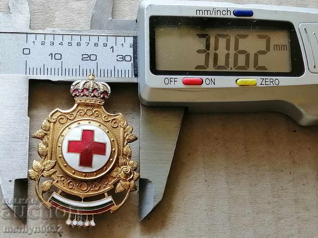 Auction Royal doctor badge Red Cross badge medal medal Auction Royal doctor badge Red Cross badge medal medal
