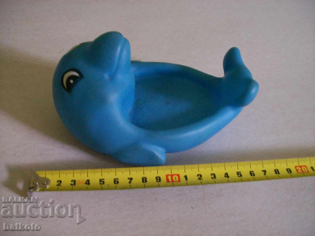 Delfin de cauciuc - o jucărie de baie