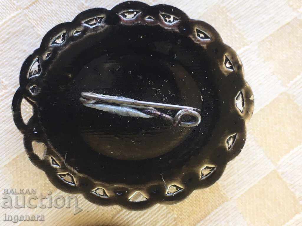 Auction  BROOCH JEWELERY