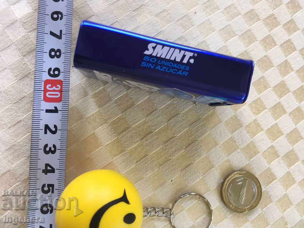 Auction  METAL BOX AND KEY HOLDER