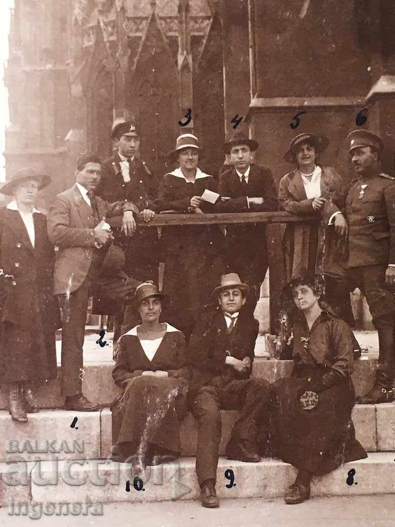 FOTOGRAFIE ÎN FAȚA BISERICII VOTIV-VIENA cu preț € 6.30 | 12.32 BGN
