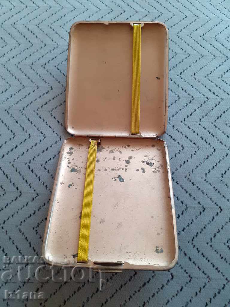 Old Czechoslovak snuffbox with price 10.00 BGN | € 5.11 Old Czechoslovak snuffbox with price 10.00 BGN | € 5.11