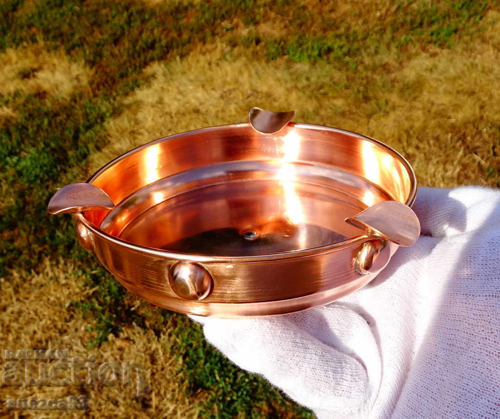 Copper ashtray 14 cm. with price 17.00 BGN | € 8.69 Copper ashtray 14 cm. with price 17.00 BGN | € 8.69