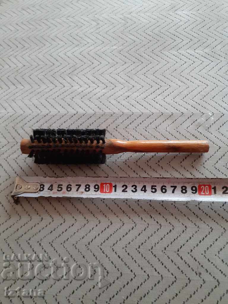 Delivery of An old hair brush
