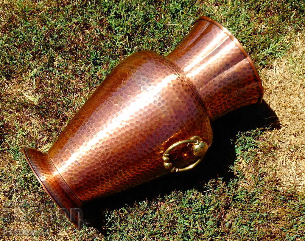 Copper vase, jug, stand 3 kg with price 189.00 BGN | € 96.63 Copper vase, jug, stand 3 kg with price 189.00 BGN | € 96.63