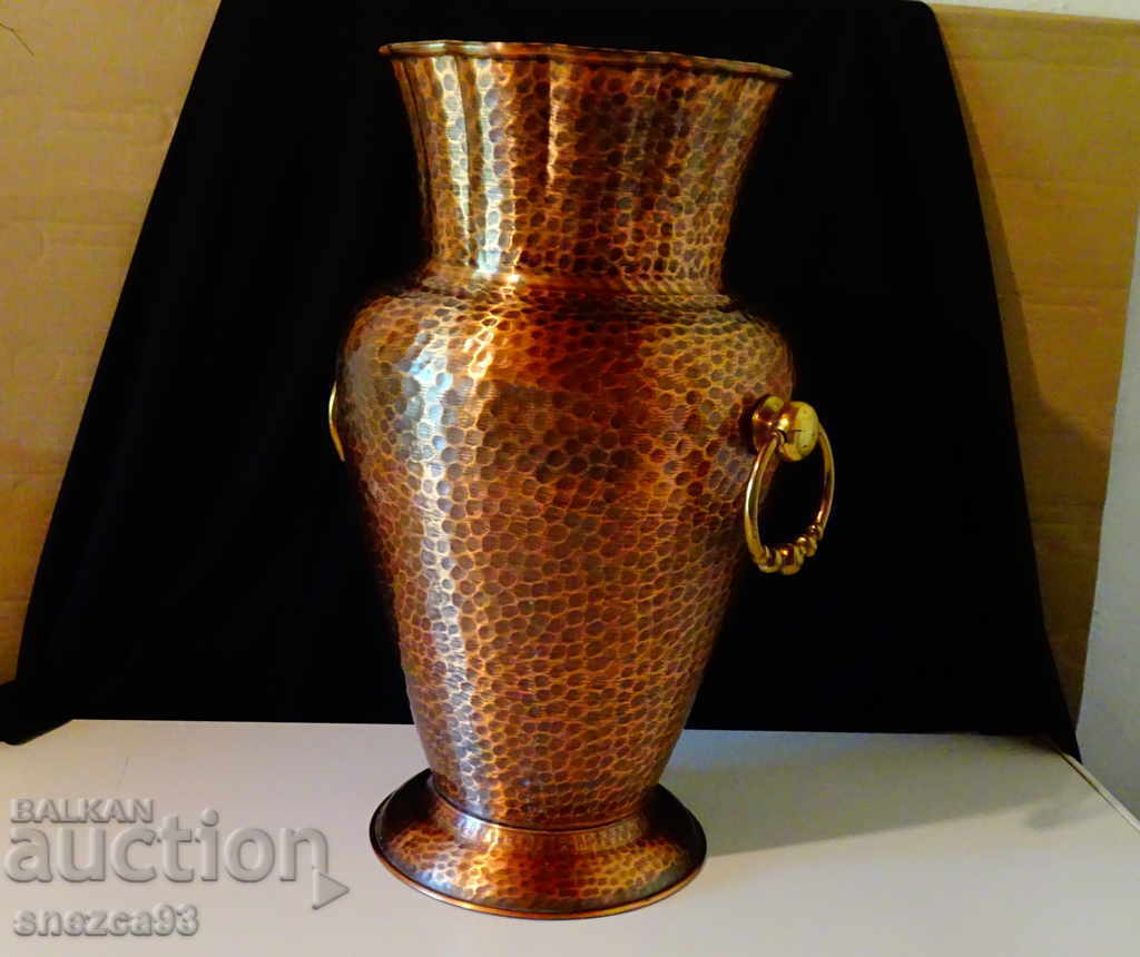 Auction Copper vase, jug, stand 3 kg Auction Copper vase, jug, stand 3 kg