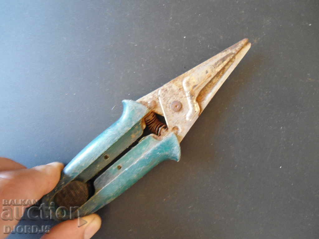 Old scissors with price 2.00 BGN | € 1.02 Old scissors with price 2.00 BGN | € 1.02