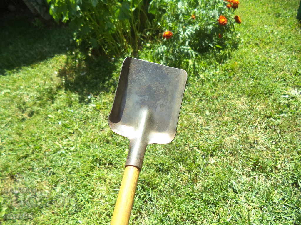 Lopata with price 13.50 BGN | € 6.90 Lopata with price 13.50 BGN | € 6.90