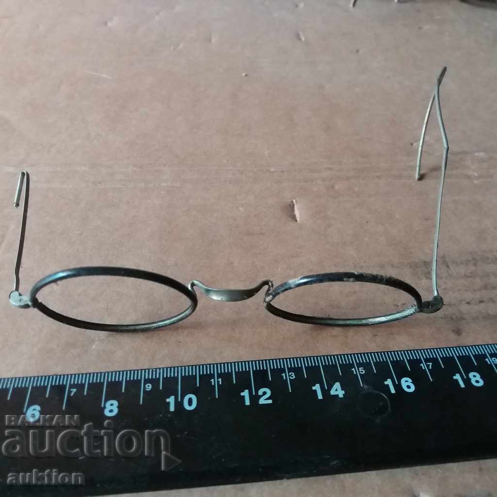 Auction  OLD REVIVAL GLASSES