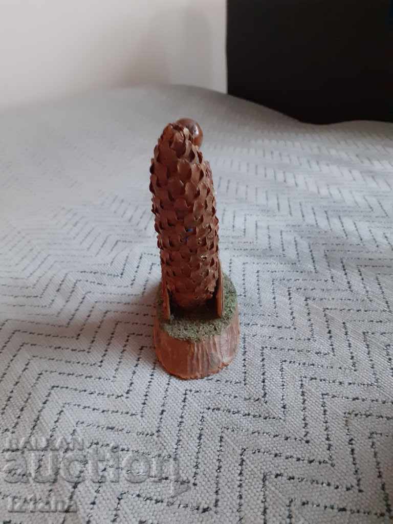 Delivery of Old souvenir, squirrel, squirrel Delivery of Old souvenir, squirrel, squirrel