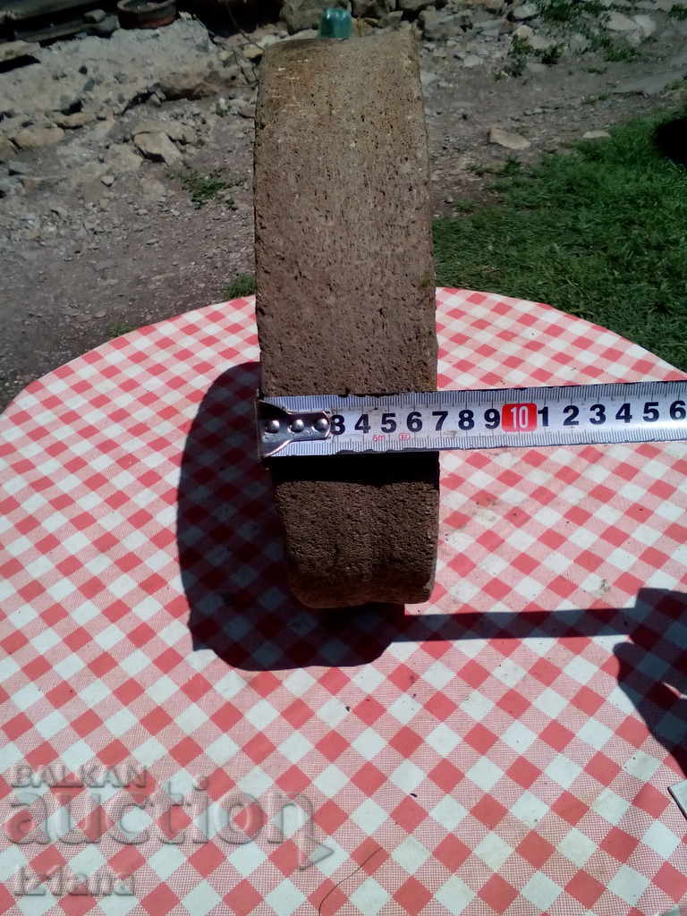 Παλιό πέτρινο μύλο της πέτρας με τιμή 80.00 BGN | € 40.90