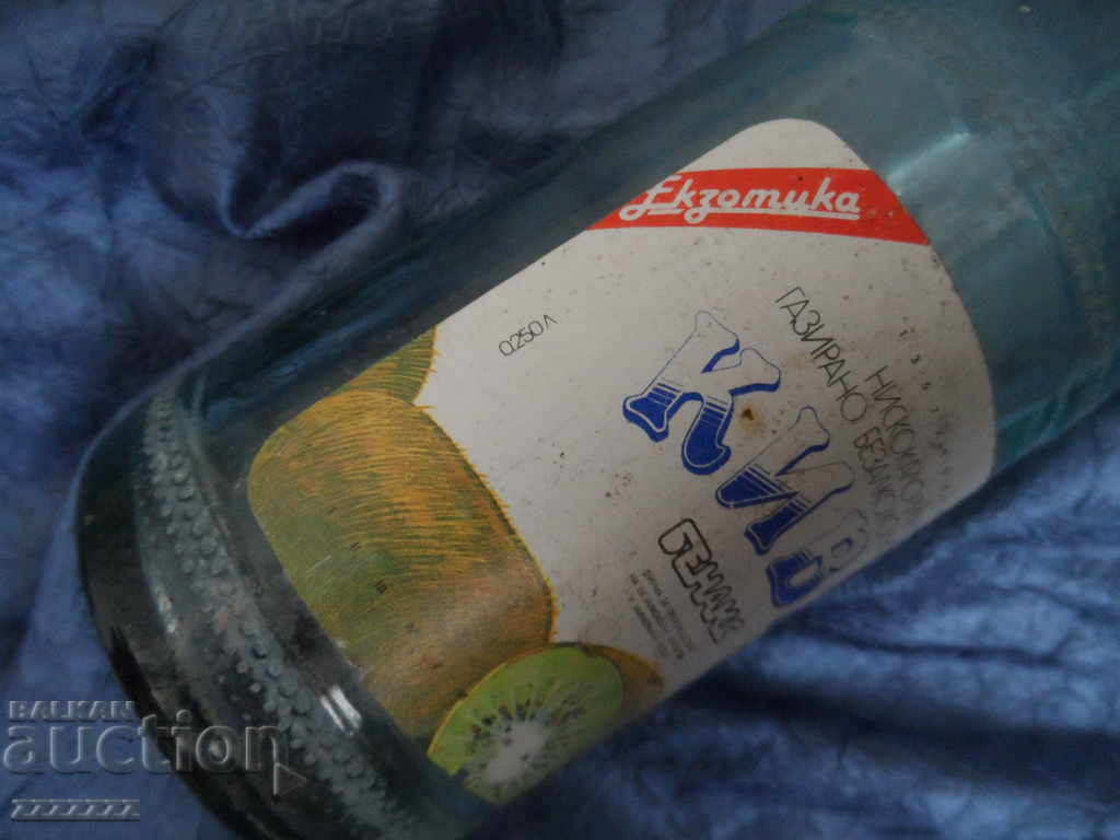 bottle of Kiwi Benax with price 5.00 BGN | € 2.56 bottle of Kiwi Benax with price 5.00 BGN | € 2.56