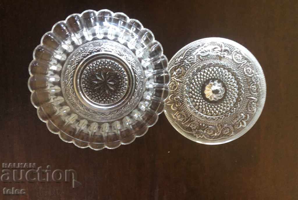 Нова стъклена бонбониера / захарница с цена 6.00 лв. | € 3.07 Нова стъклена бонбониера / захарница с цена 6.00 лв. | € 3.07