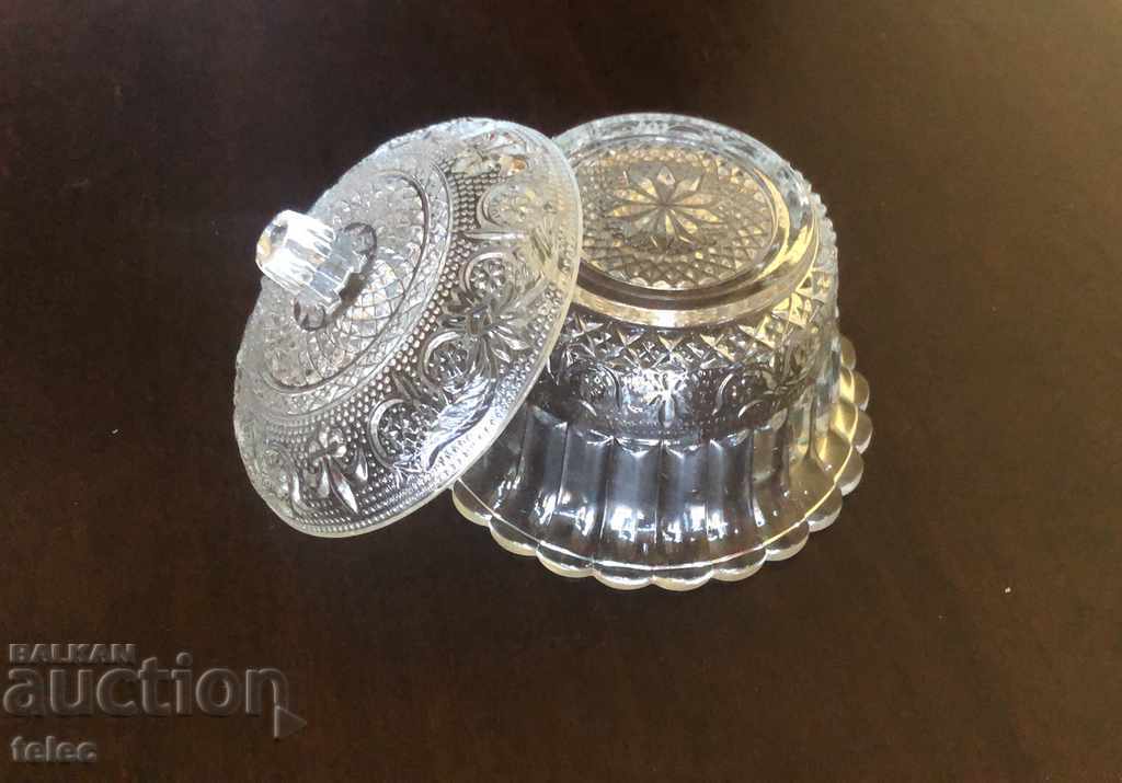 Доставка на Нова стъклена бонбониера / захарница Доставка на Нова стъклена бонбониера / захарница