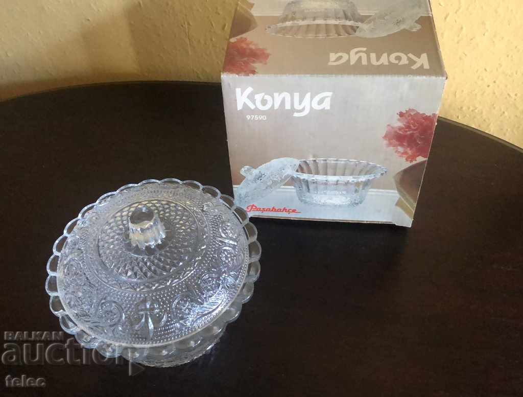 Нова стъклена бонбониера / захарница - 5 Нова стъклена бонбониера / захарница - 5