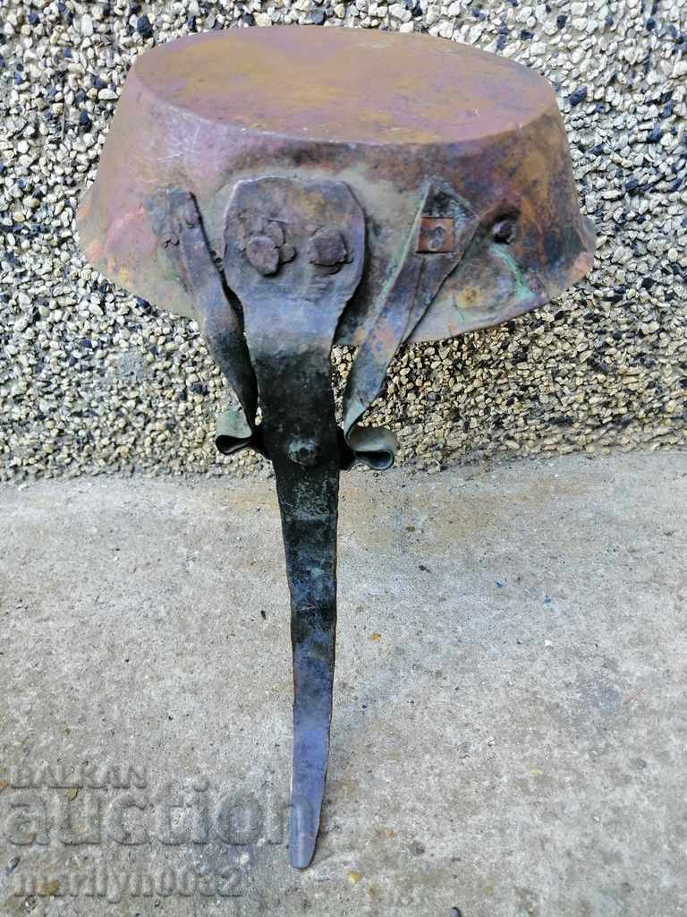 An old copper pan, a baker, a tray, a copper pot - 5 An old copper pan, a baker, a tray, a copper pot - 5