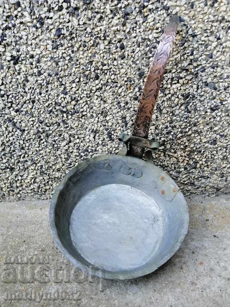 An old copper pan, a baker, a tray, a copper pot - 7 An old copper pan, a baker, a tray, a copper pot - 7