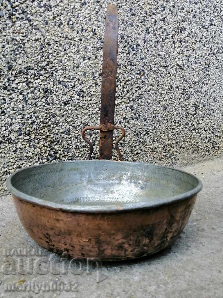 Delivery of An old copper pan, a baker, a tray, a copper pot Delivery of An old copper pan, a baker, a tray, a copper pot