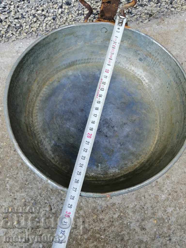 An old copper pan, a baker, a tray, a copper pot - 5 An old copper pan, a baker, a tray, a copper pot - 5