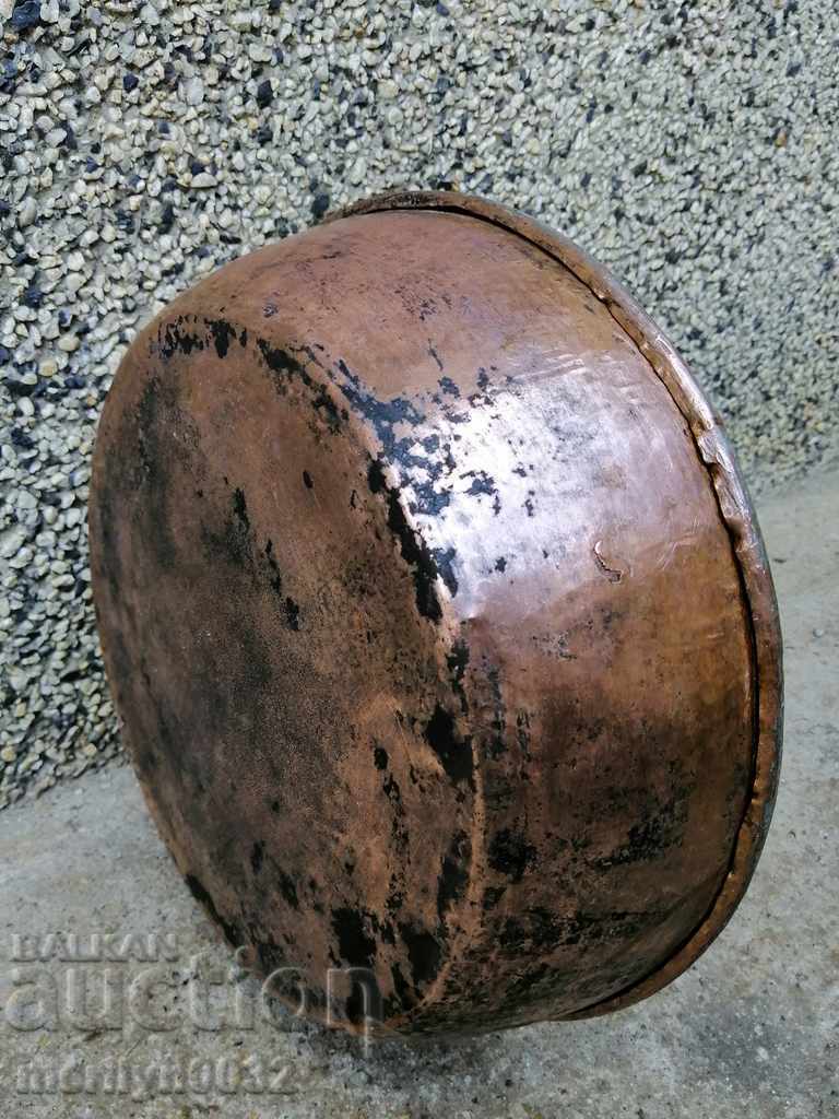 An old copper pan, a baker, a tray, a copper pot - 7 An old copper pan, a baker, a tray, a copper pot - 7
