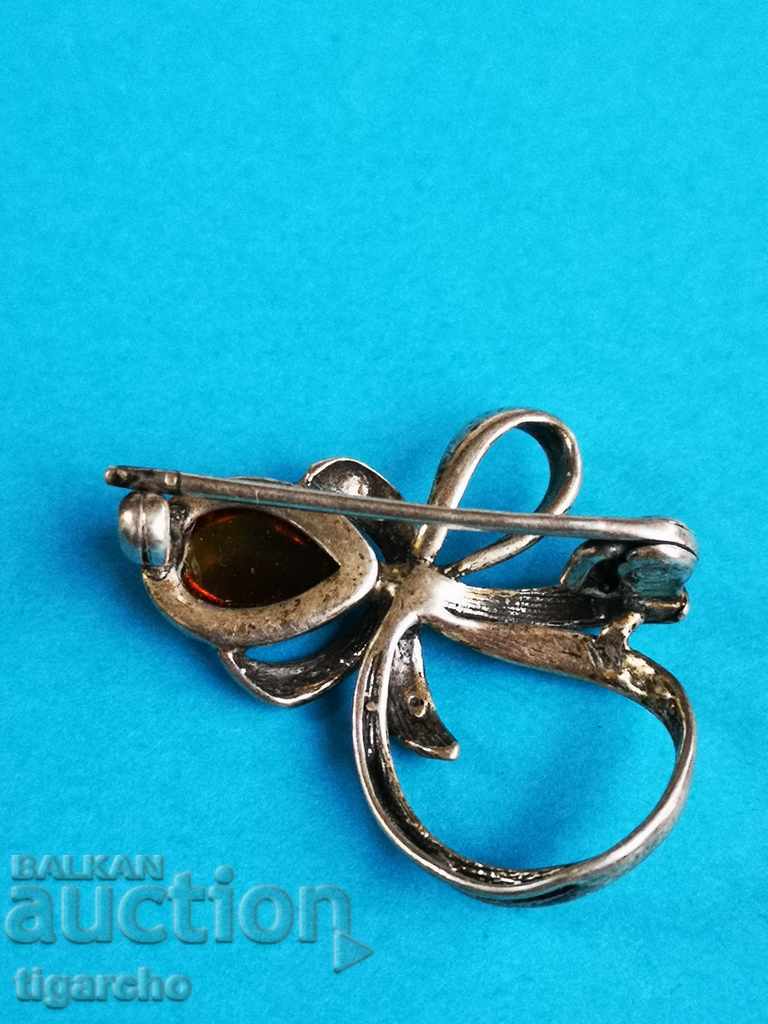 Delivery of Silver brooch Delivery of Silver brooch